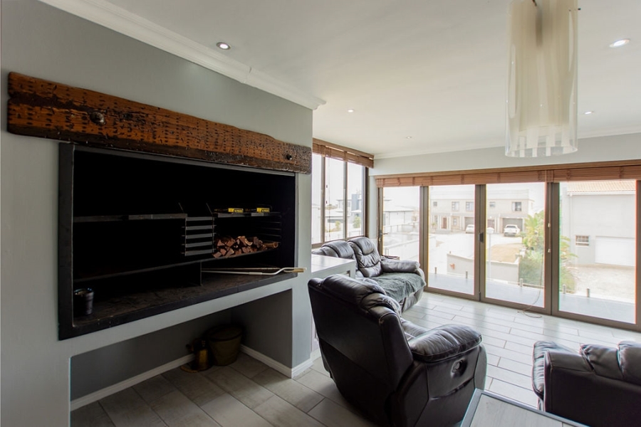 7 Bedroom Property for Sale in Myburgh Park Western Cape